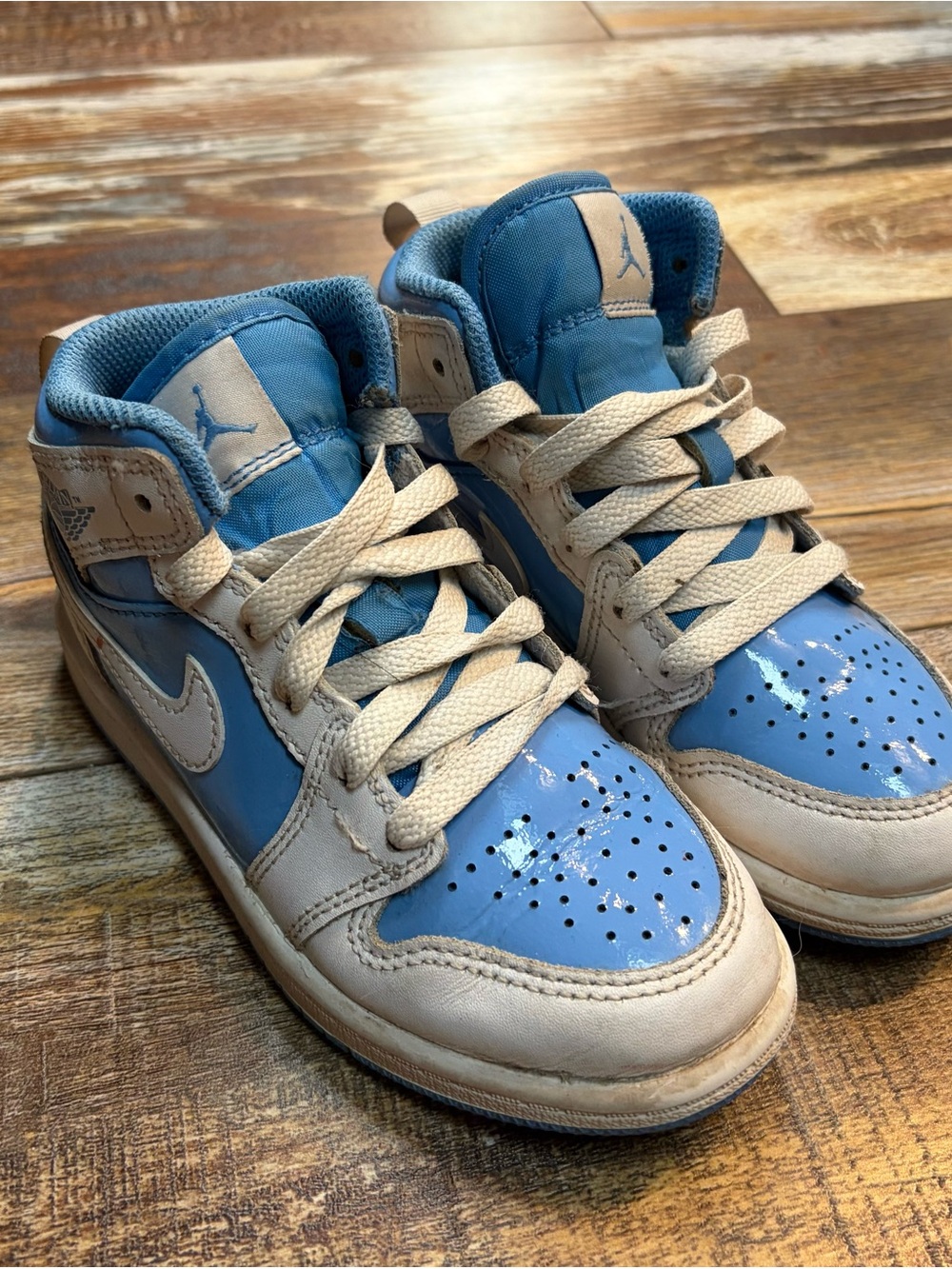 Jordan Kids Mid-Top Sneakers in Light Blue and Cream